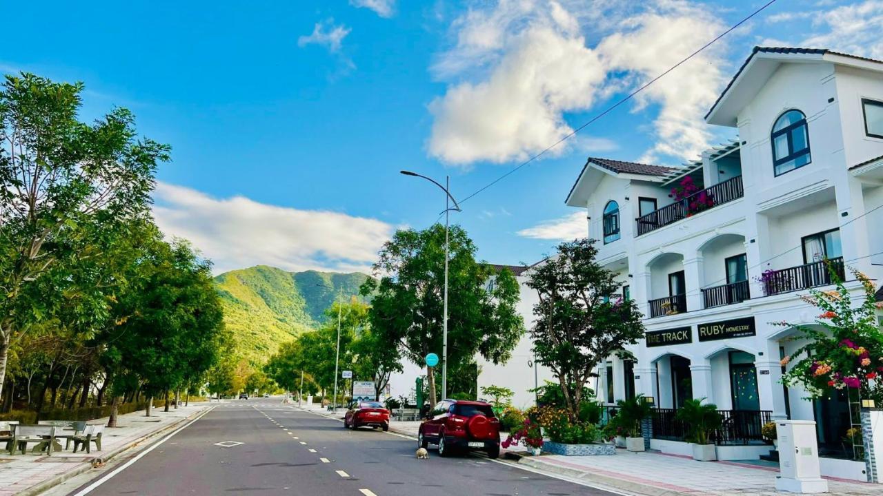 The Track Homestay - Near Bai Dai Beach Cam Lam Esterno foto