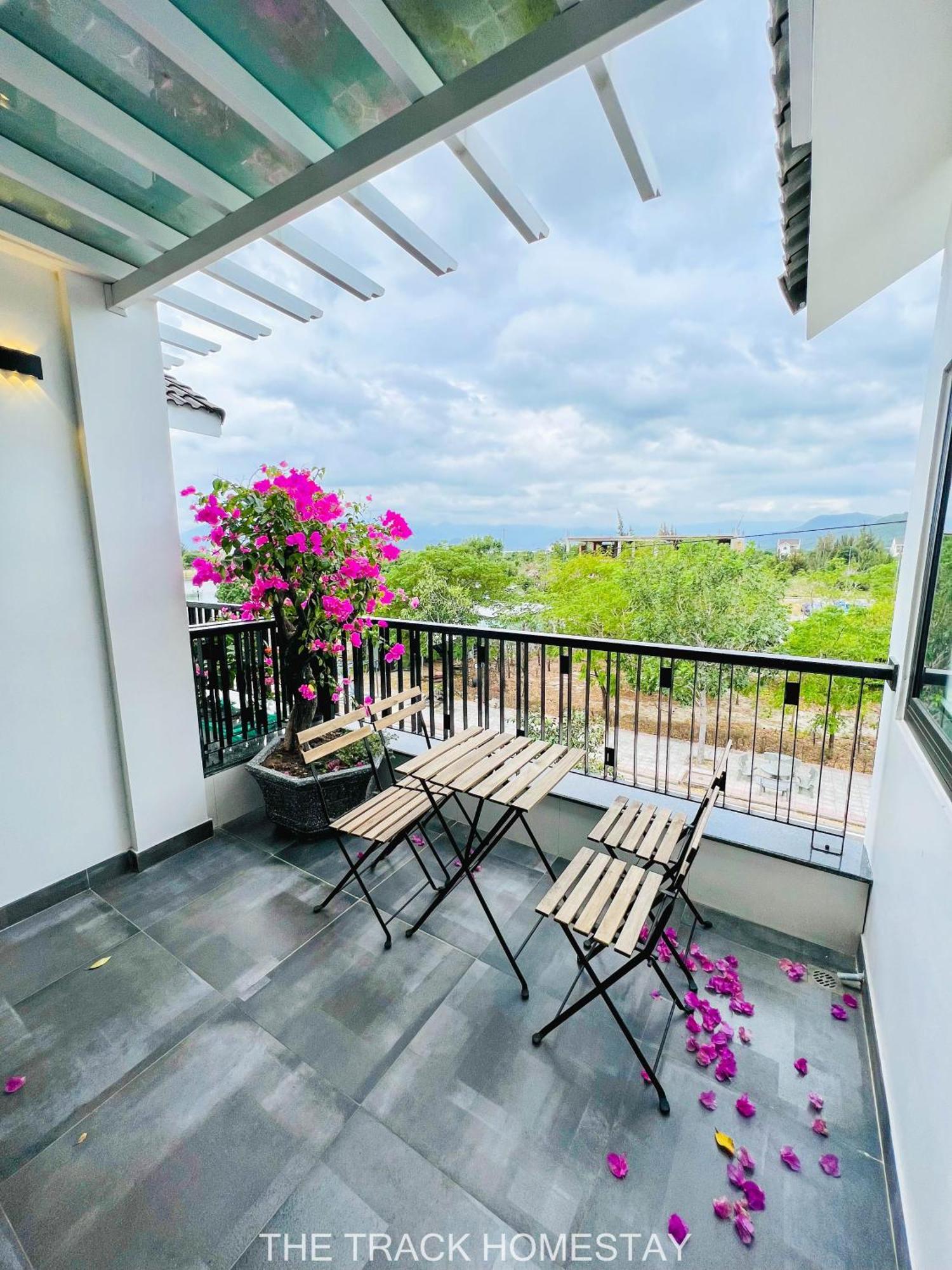 The Track Homestay - Near Bai Dai Beach Cam Lam Esterno foto