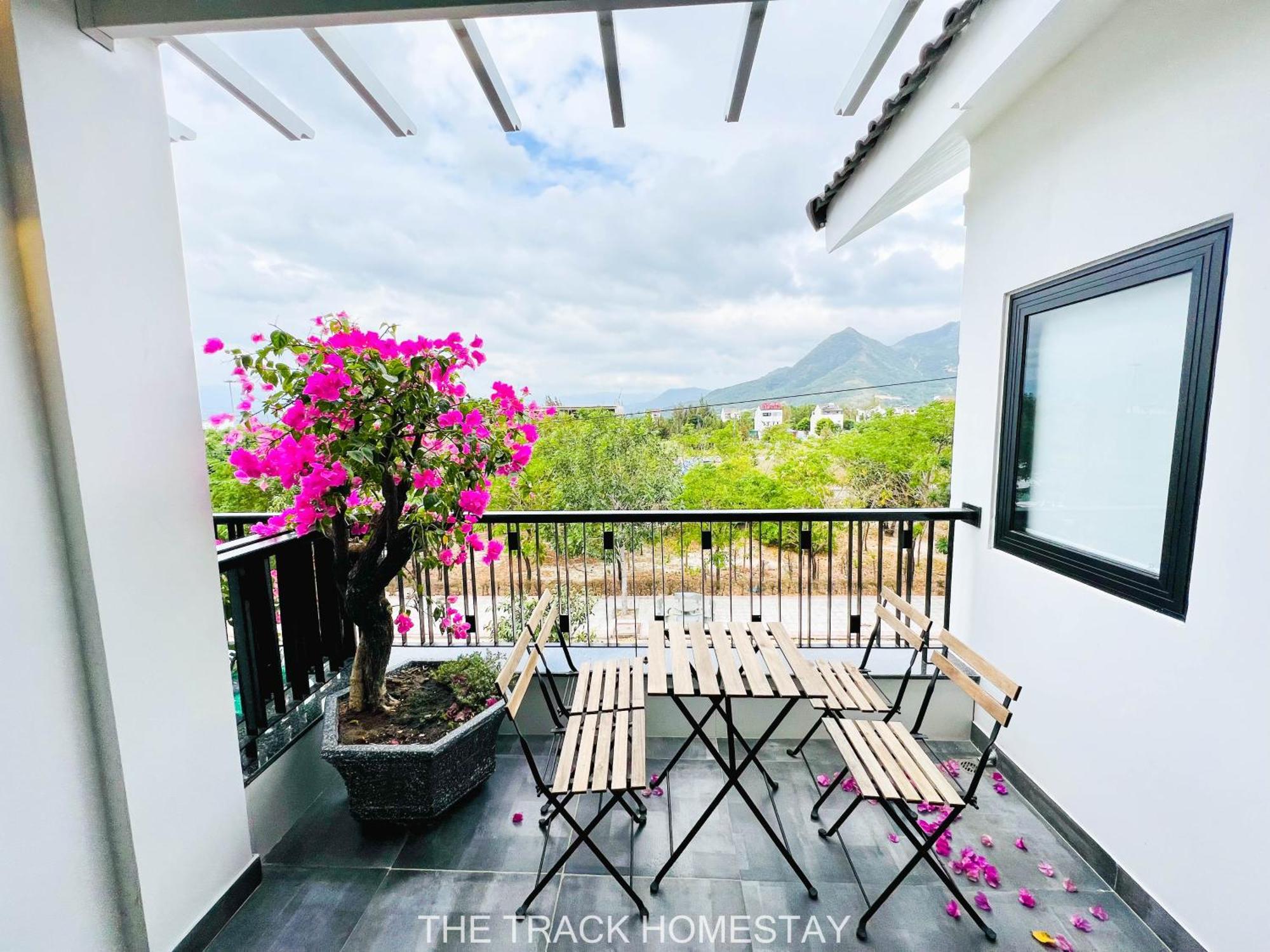 The Track Homestay - Near Bai Dai Beach Cam Lam Esterno foto